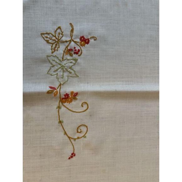 Vtg. Hand Embroidered Fall Thanksgiving Tablecloth Scallop Edge 56x77 Ivory - Picture 2 of 10